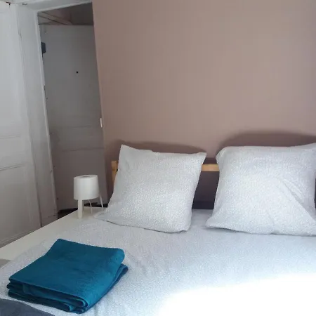 Appartement Cosy Entier 2 Pieces A Paris. Paris